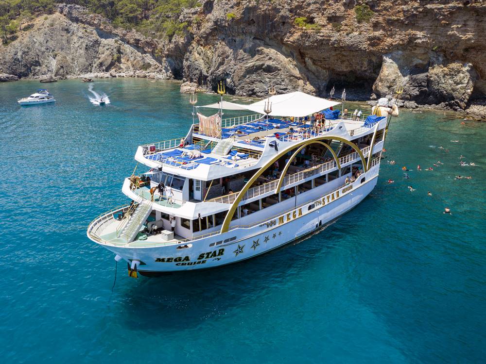 Pirate yacht in Kemer MegaStar